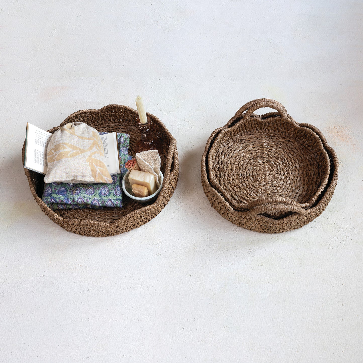 Round Scalloped Edge Woven Tray
