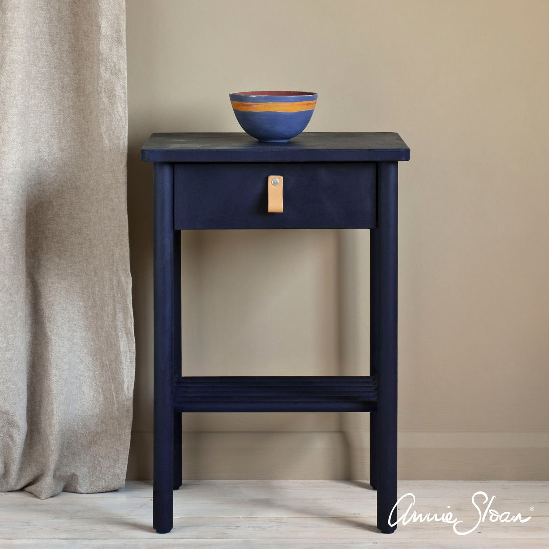 Oxford Navy Chalk Paint® decorative paint by Annie Sloan- Liter