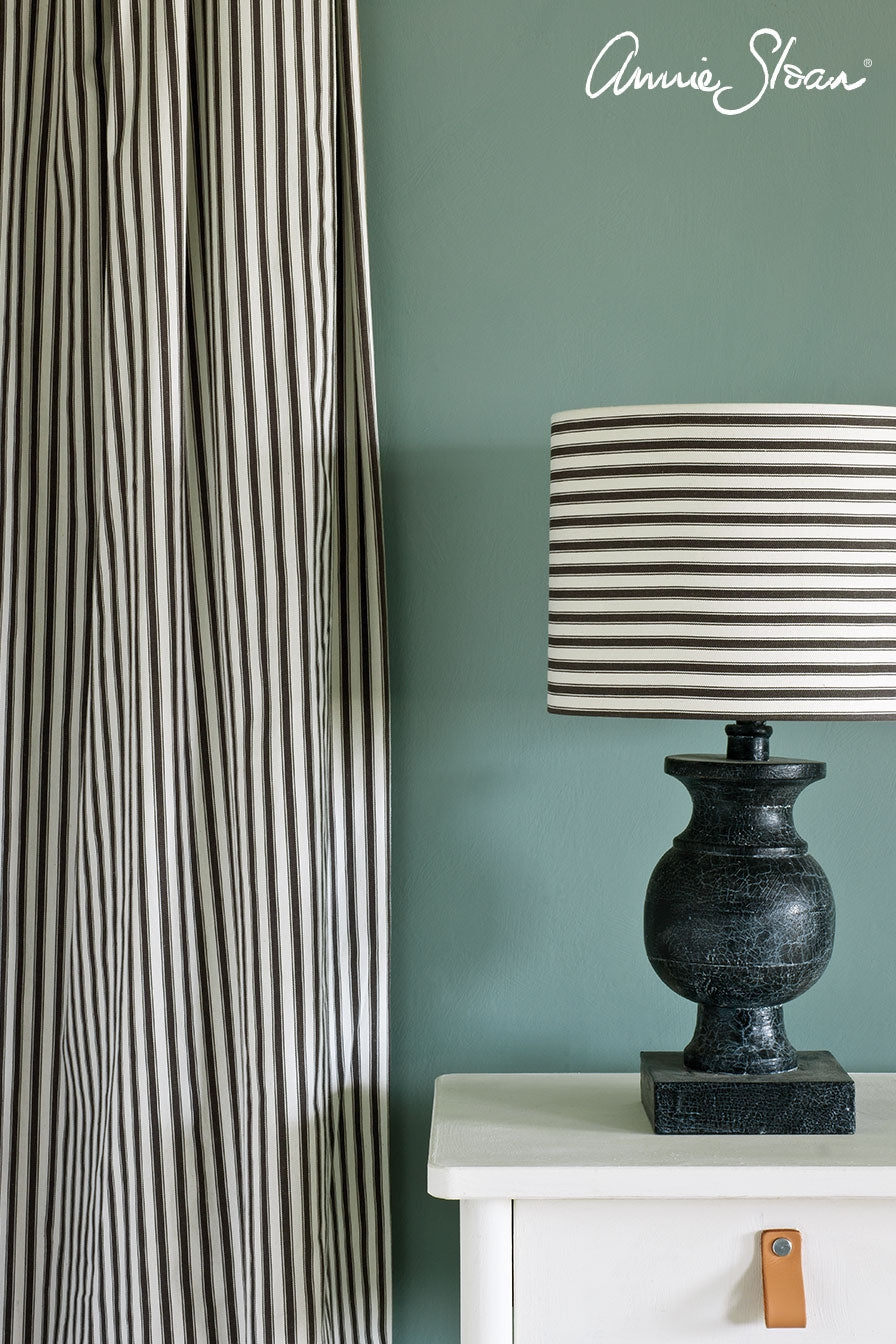 Old White Chalk Paint® decorative paint by Annie Sloan- Sample Pot